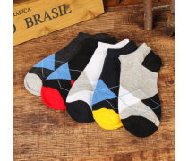 今夏必buy！潮流襪子新風尚，穿出你的個性態度